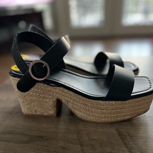 MIA Havana platform Sandal - BRAND NEW WITH TAGS - size 9